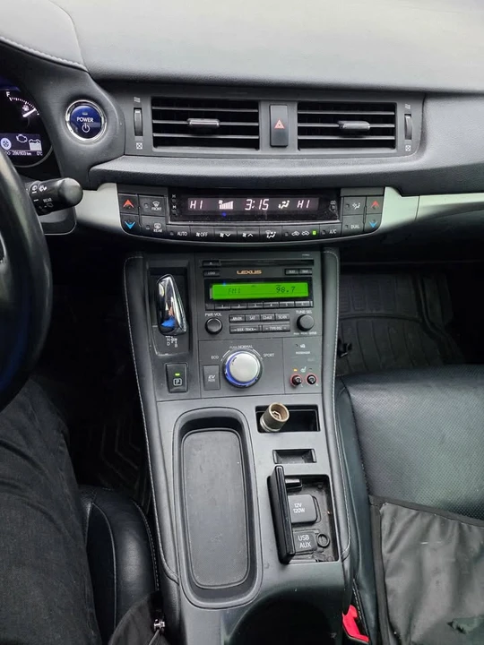 2011 Lexus CT - Image 8 of 10
