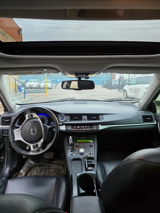 2011 Lexus CT - Image 7 of 10