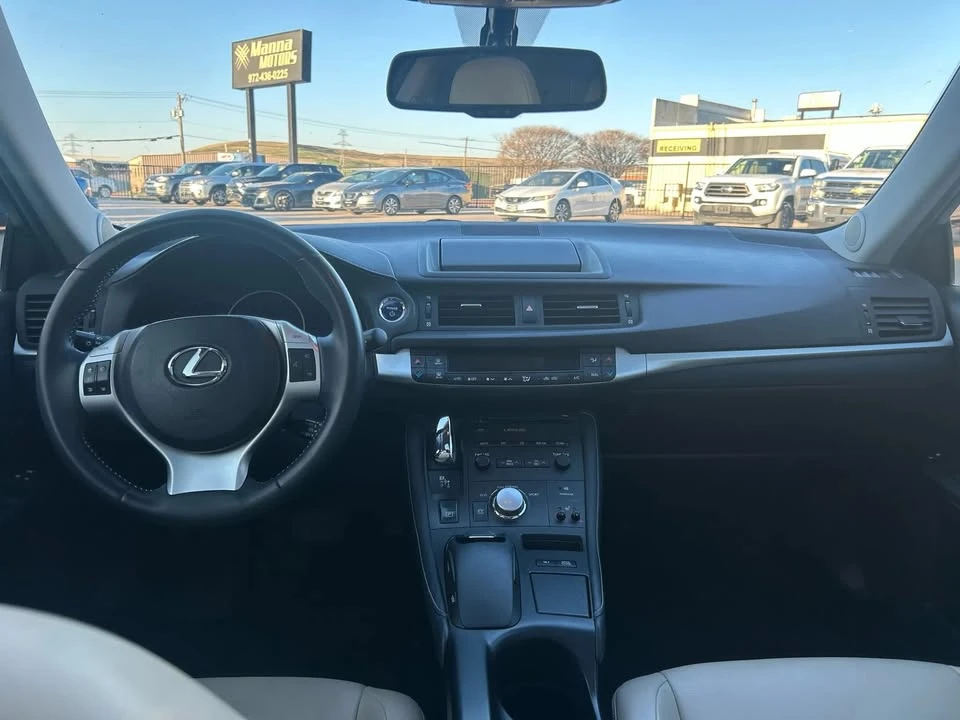 2011 Lexus CT - Image 16 of 17