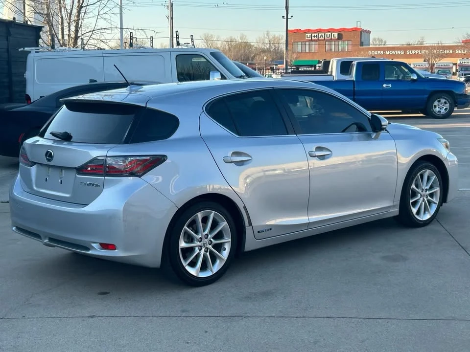 2011 Lexus CT - Image 3 of 17