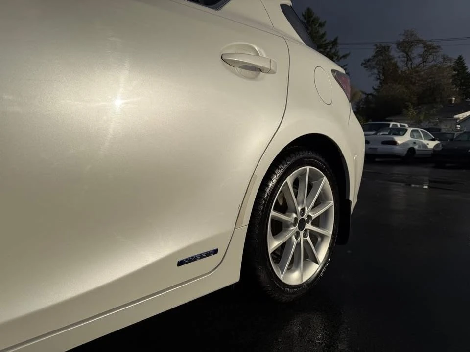 2011 Lexus CT - Image 9 of 20
