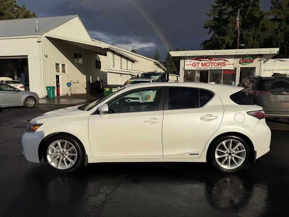 2011 Lexus CT - Image 2 of 20