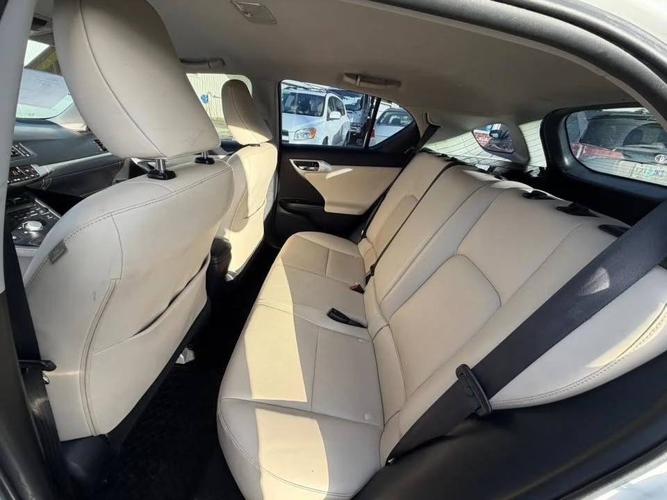 2011 Lexus CT - Image 15 of 20
