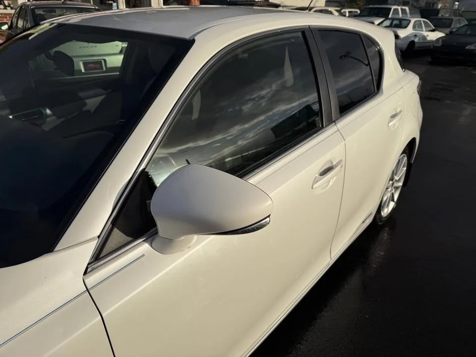 2011 Lexus CT - Image 8 of 20