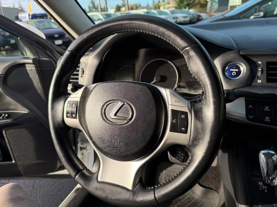 2011 Lexus CT - Image 11 of 20