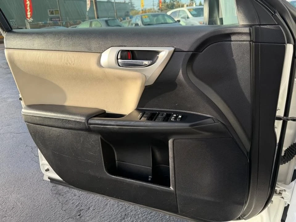 2011 Lexus CT - Image 14 of 20