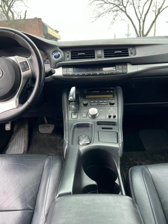 2011 Lexus CT - Image 9 of 13