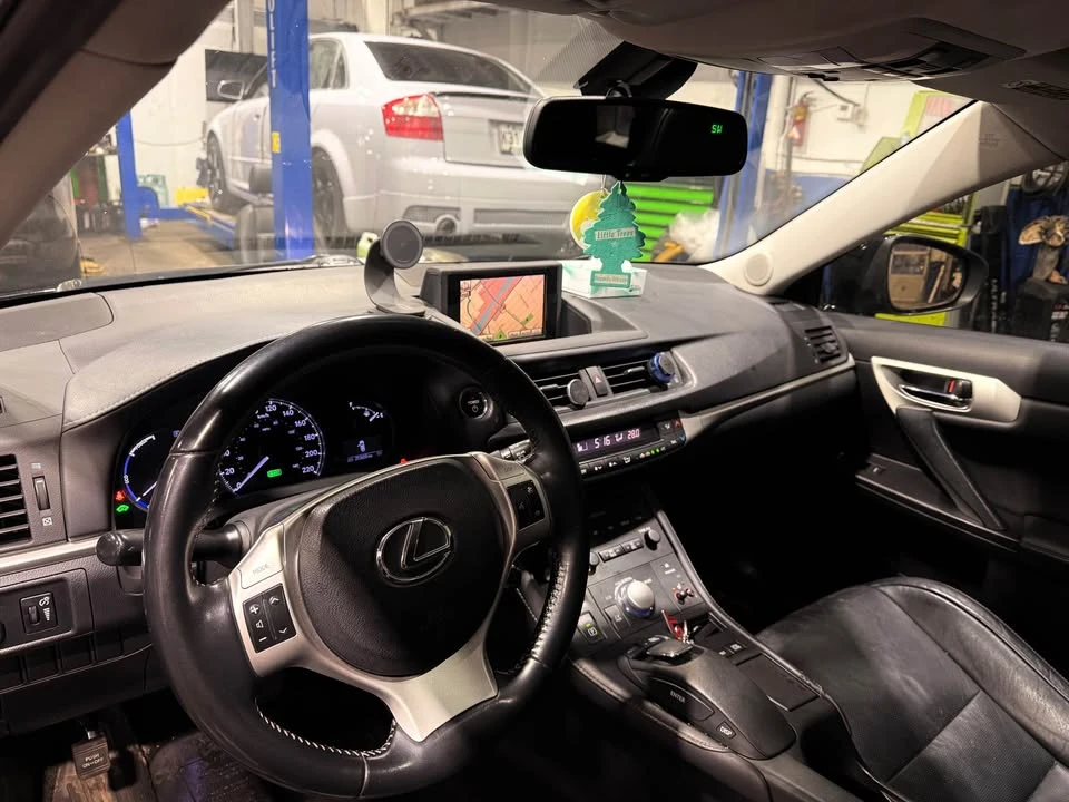 2011 Lexus CT - Image 7 of 8