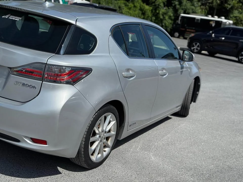 2011 Lexus CT - Image 2 of 8