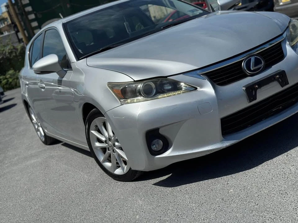 2011 Lexus CT - Image 6 of 8