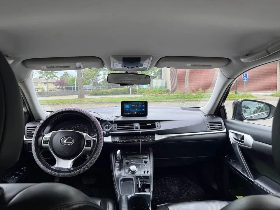 2011 Lexus CT - Image 13 of 17