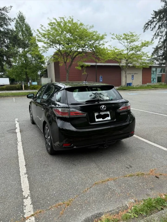 2011 Lexus CT - Image 2 of 17