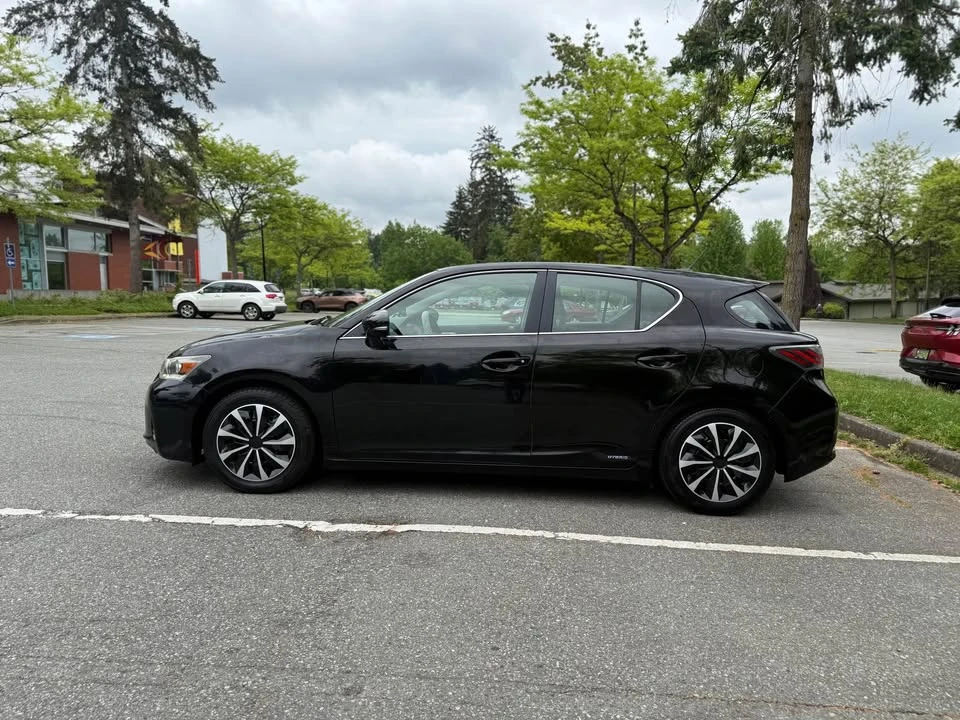 2011 Lexus CT - Image 8 of 17