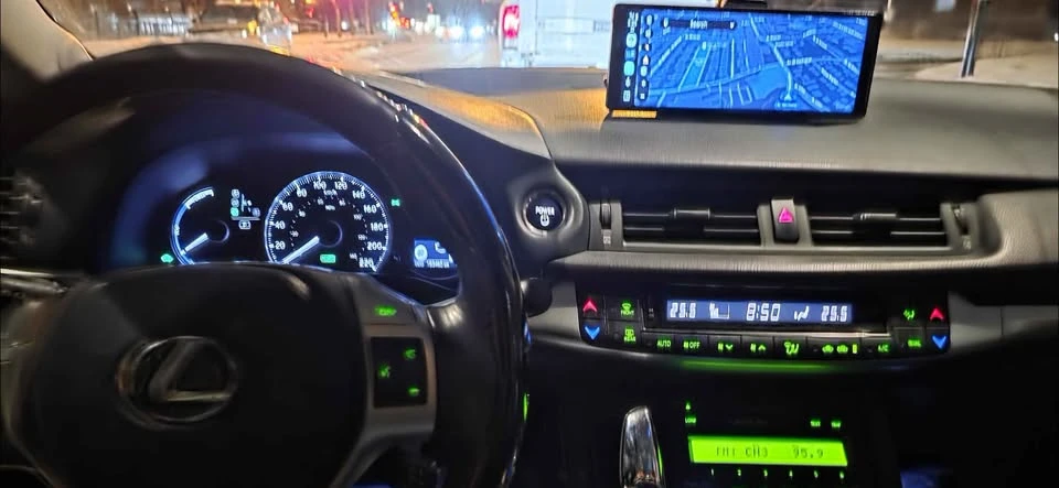 2011 Lexus CT - Image 8 of 11