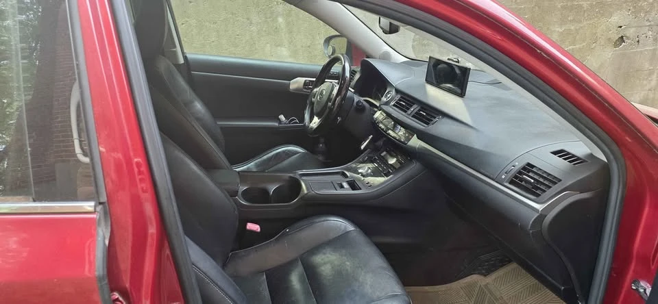 2011 Lexus CT - Image 10 of 11