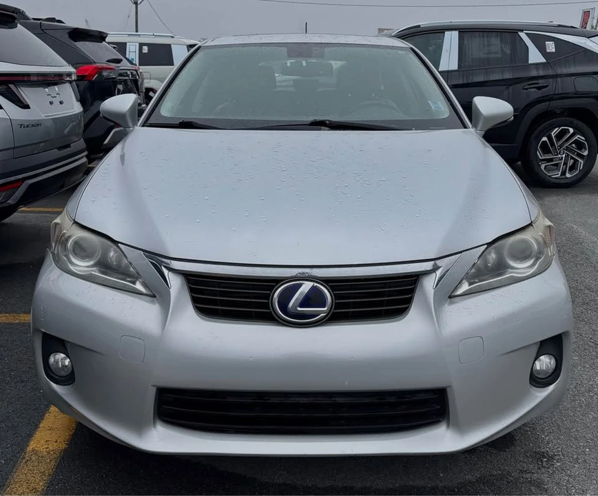 2011 Lexus CT - Image 2 of 12