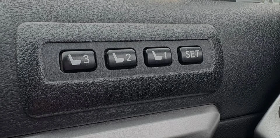 2011 Lexus CT - Image 11 of 12