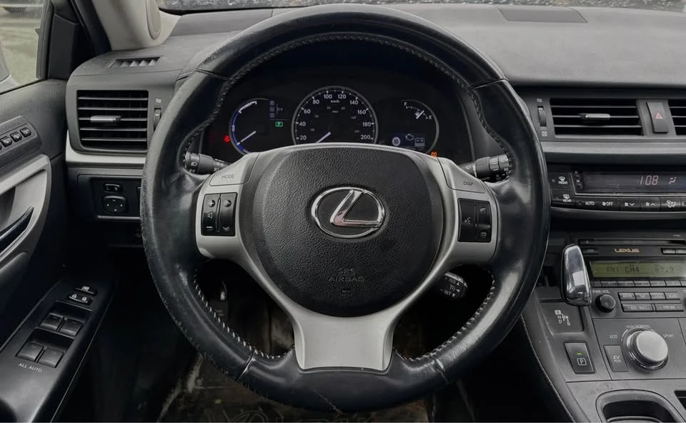 2011 Lexus CT - Image 7 of 12