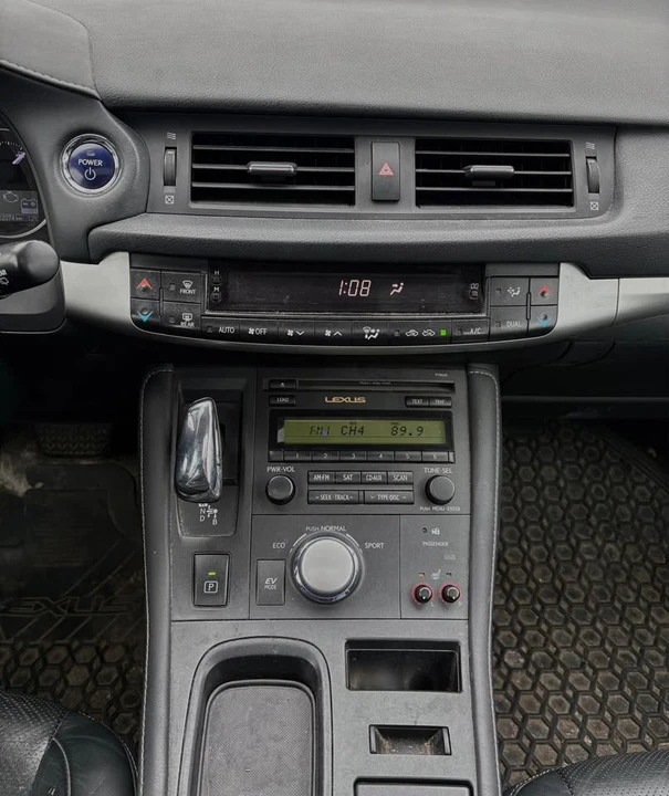 2011 Lexus CT - Image 9 of 12