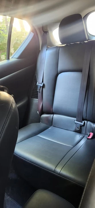 2011 Lexus CT - Image 10 of 13