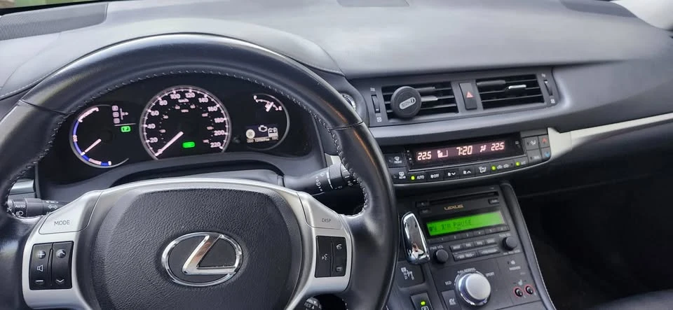 2011 Lexus CT - Image 7 of 13