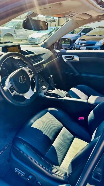 2011 Lexus CT - Image 2 of 9