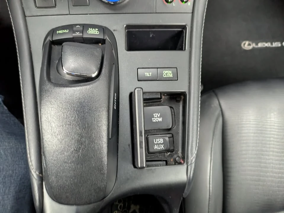 2011 Lexus CT - Image 15 of 17