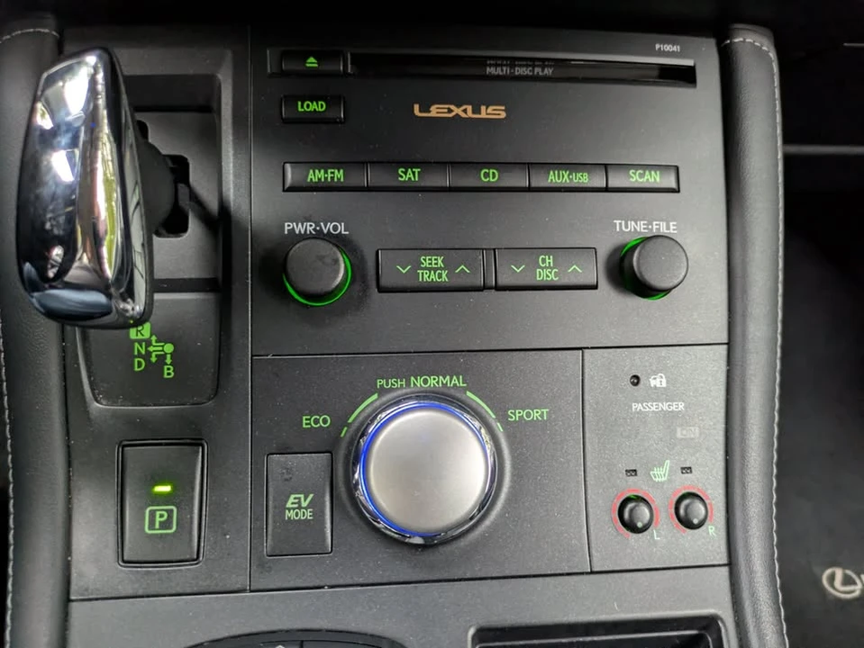 2011 Lexus CT - Image 14 of 17
