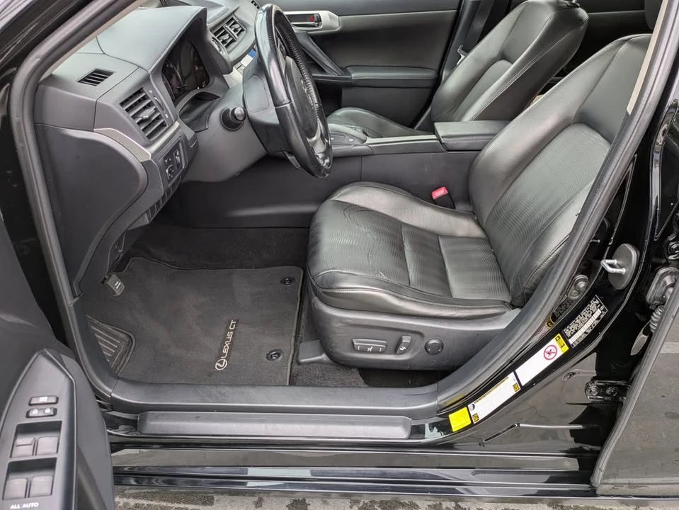 2011 Lexus CT - Image 7 of 17