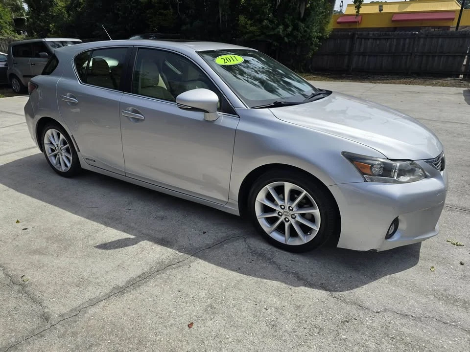 2011 Lexus CT - Image 8 of 14