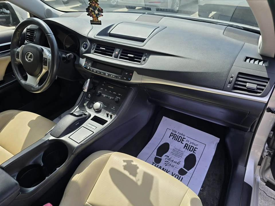 2011 Lexus CT - Image 6 of 14