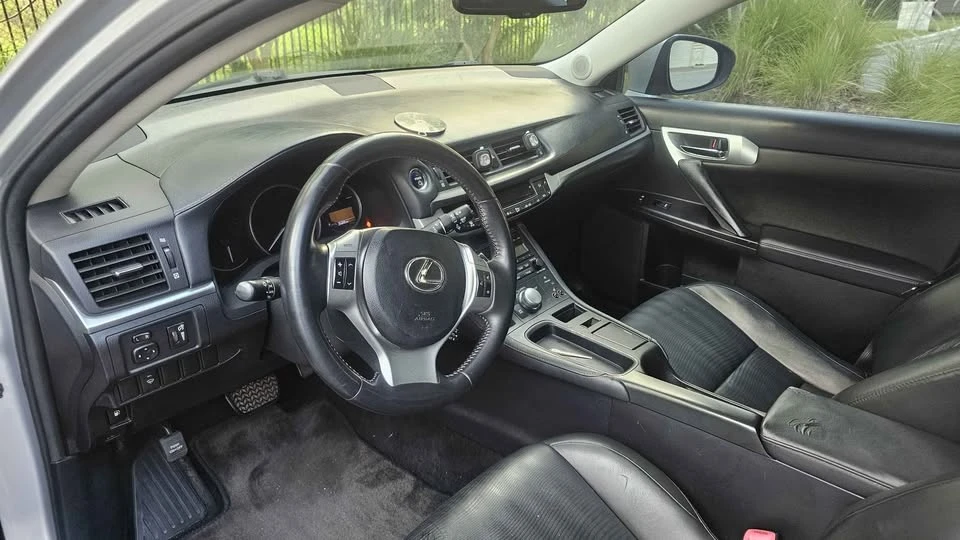 2011 Lexus CT - Image 7 of 8