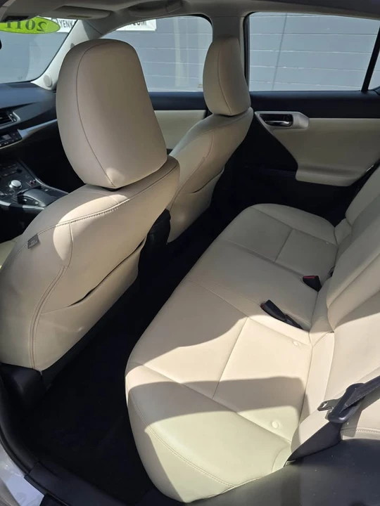 2011 Lexus CT - Image 9 of 14