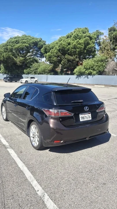 2011 Lexus CT - Image 2 of 11