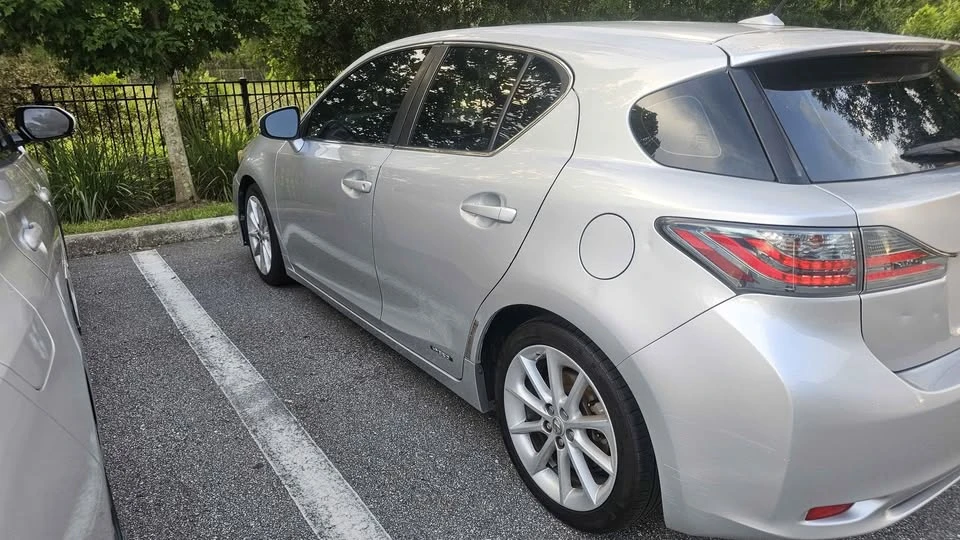 2011 Lexus CT - Image 2 of 8