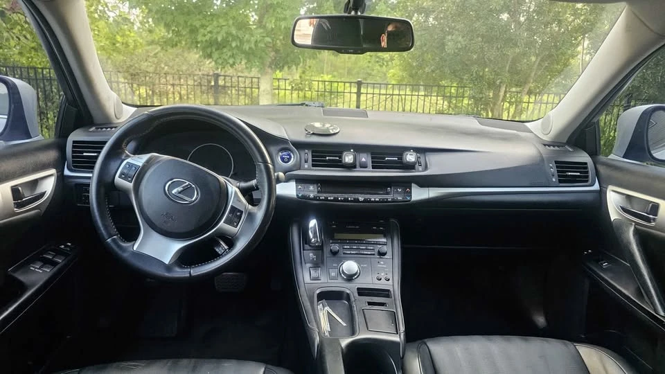 2011 Lexus CT - Image 6 of 8