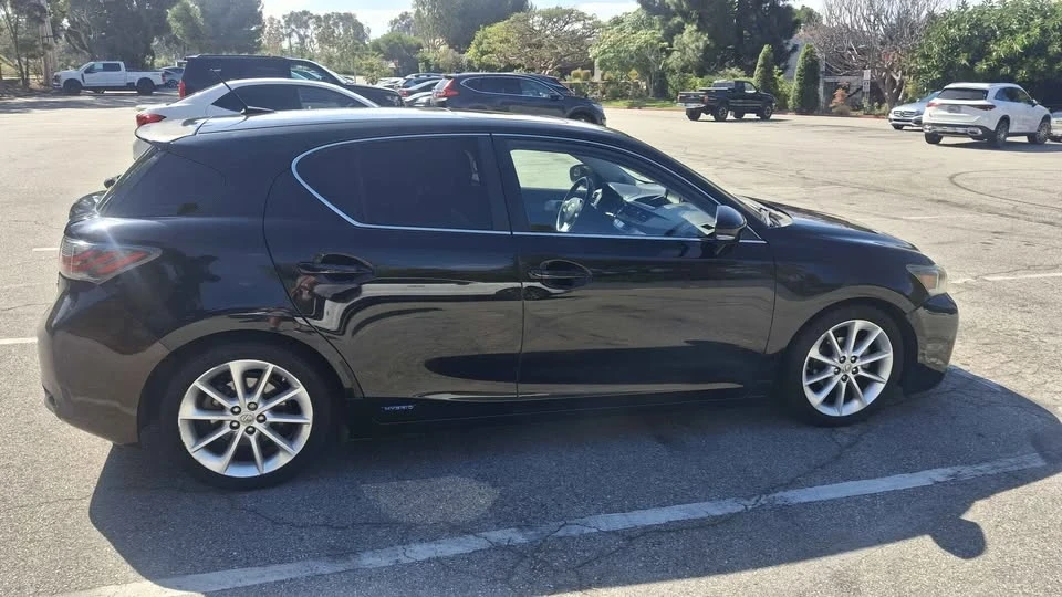 2011 Lexus CT - Image 3 of 11