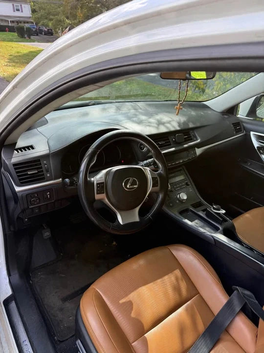 2011 Lexus CT - Image 6 of 7
