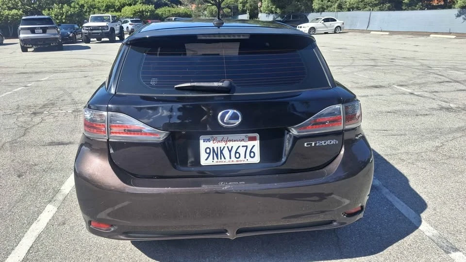2011 Lexus CT - Image 9 of 11