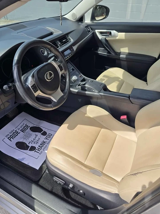 2011 Lexus CT - Image 9 of 20