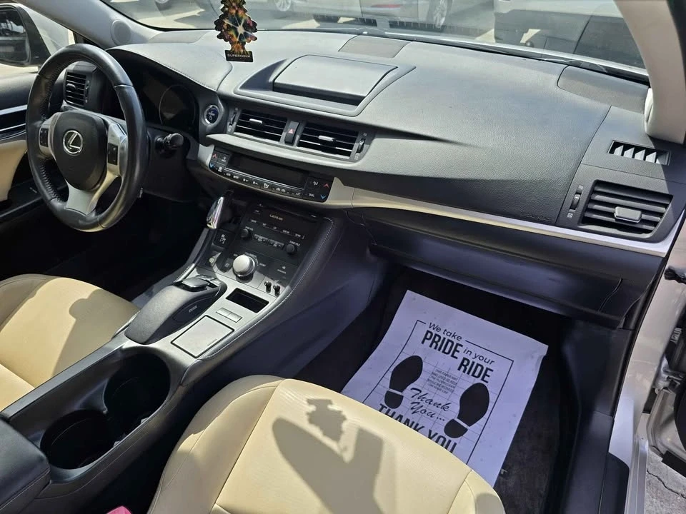 2011 Lexus CT - Image 17 of 20