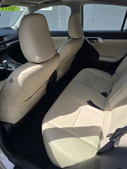 2011 Lexus CT - Image 11 of 20