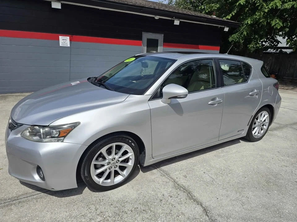 2011 Lexus CT - Image 2 of 20