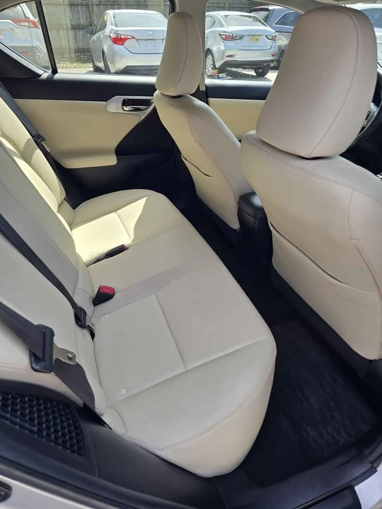 2011 Lexus CT - Image 14 of 20