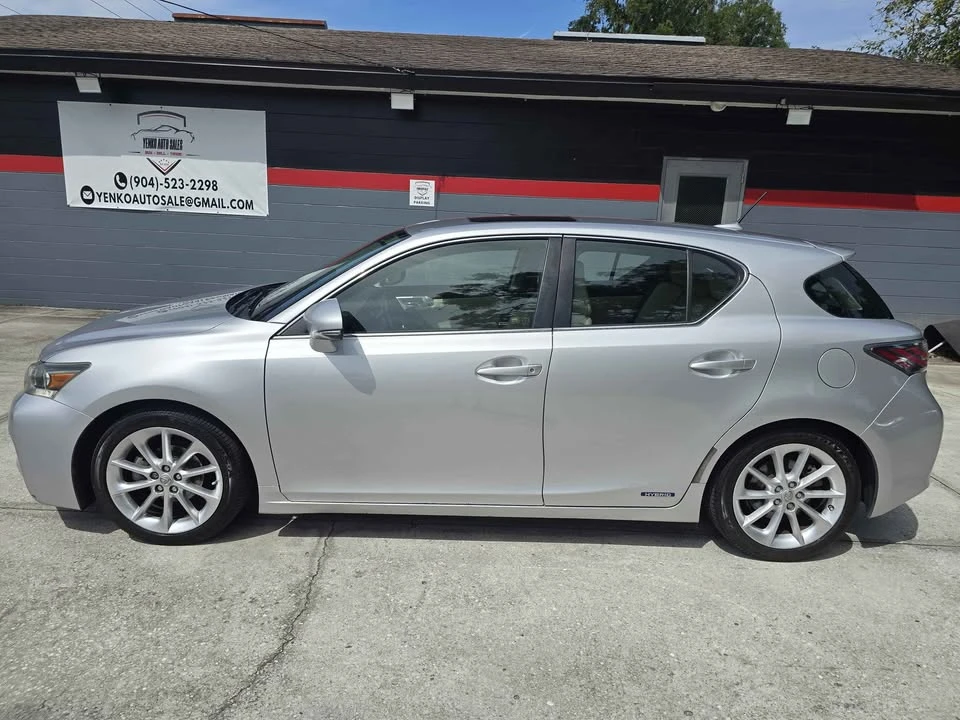 2011 Lexus CT - Image 3 of 10