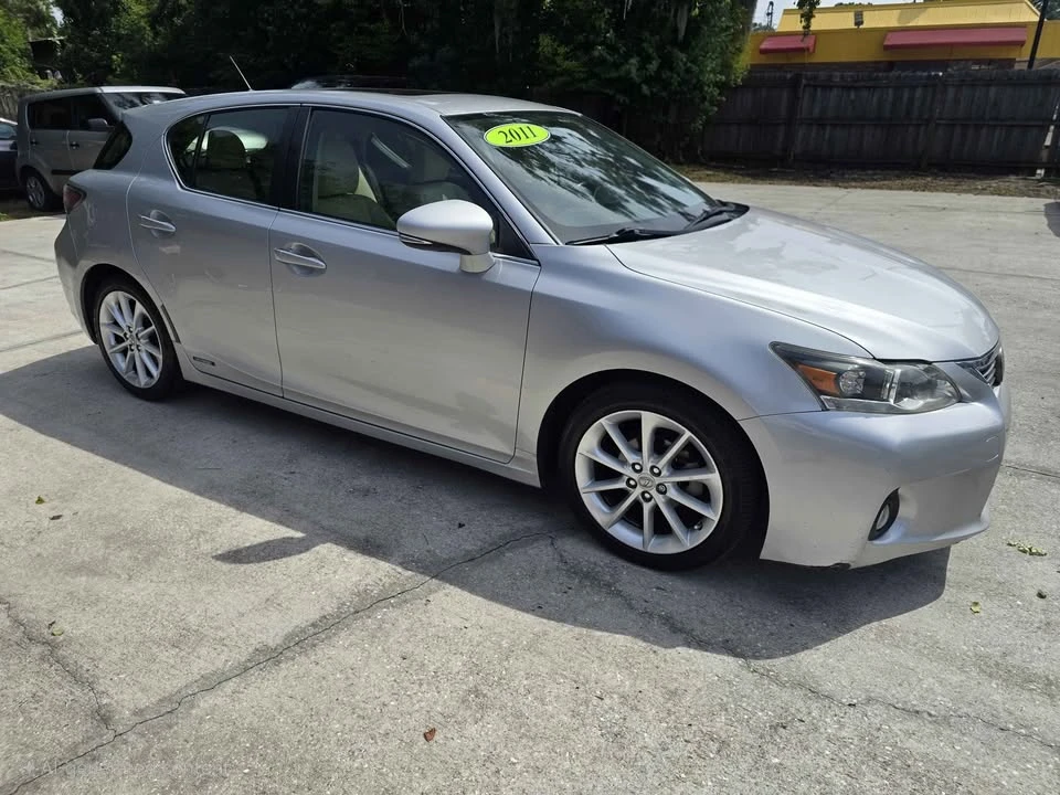 2011 Lexus CT - Image 9 of 10