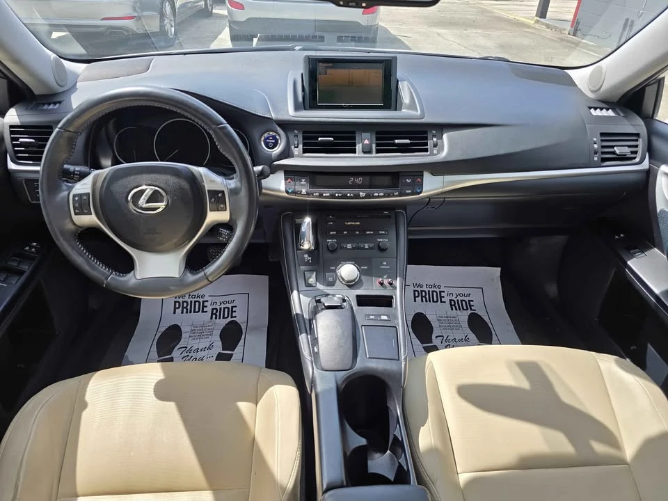 2011 Lexus CT - Image 5 of 10