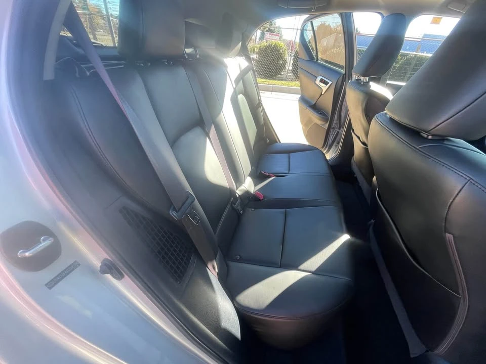 2011 Lexus CT - Image 11 of 20