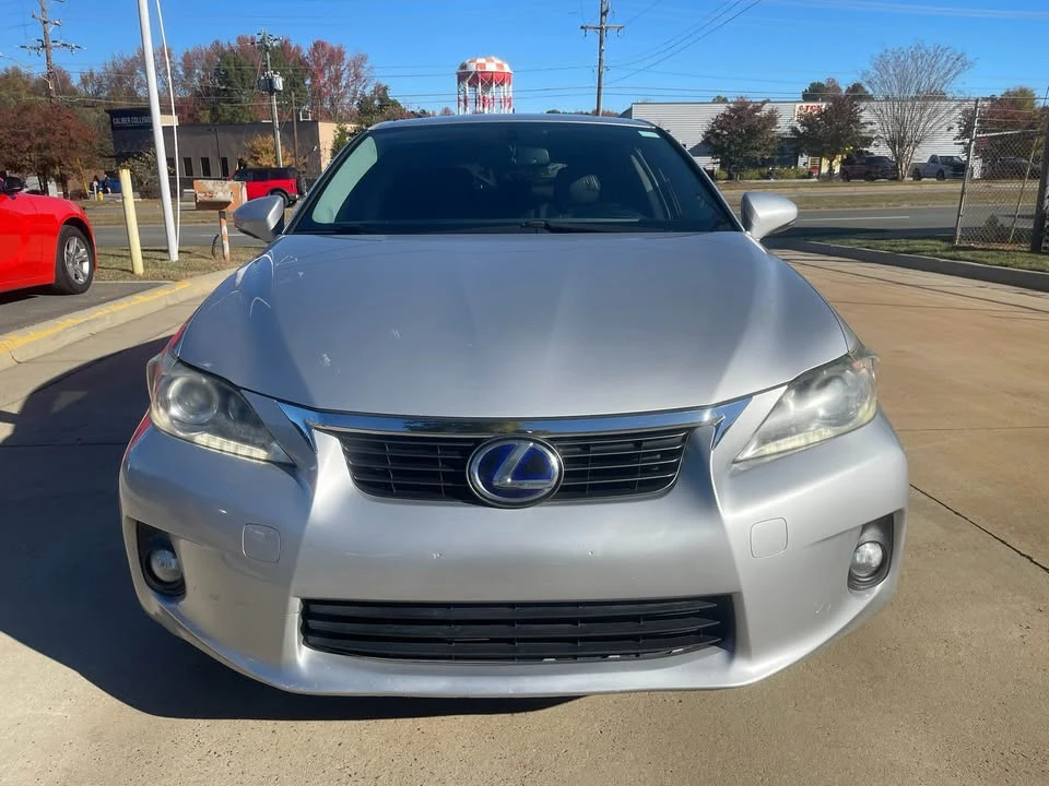 2011 Lexus CT - Image 2 of 20