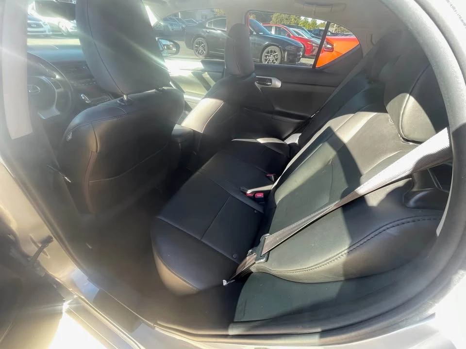 2011 Lexus CT - Image 10 of 20